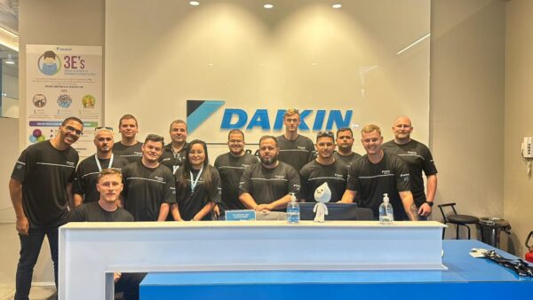 Colaboradores da Denteck participam de treinamento no Daikin Training Center em São Paulo